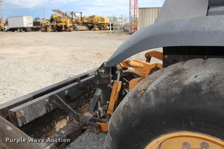 image for item DB0002 2005 Case 570M XT landscape tractor