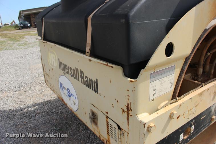 image for item DB0006 2005 Ingersoll Rand DD-90 double drum vibratory roller