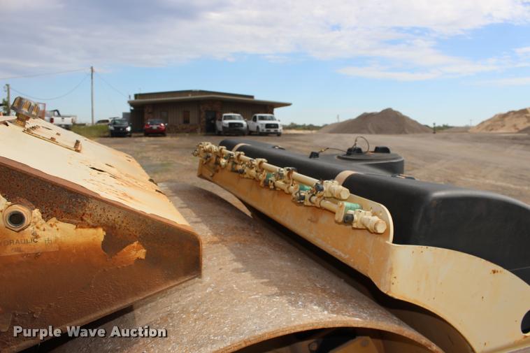 image for item DB0006 2005 Ingersoll Rand DD-90 double drum vibratory roller