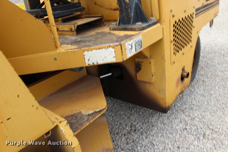 image for item DB0009 1995 Rosco TRU-PAC 915 pneumatic roller