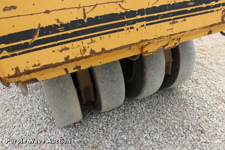 image for item DB0009 1995 Rosco TRU-PAC 915 pneumatic roller