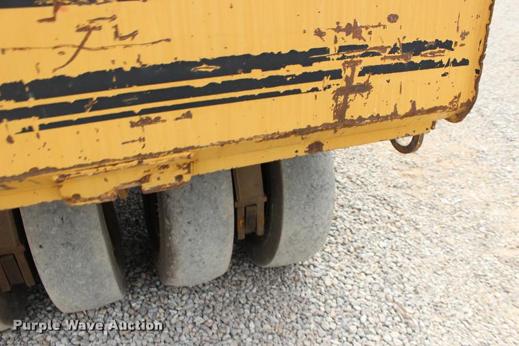 image for item DB0009 1995 Rosco TRU-PAC 915 pneumatic roller