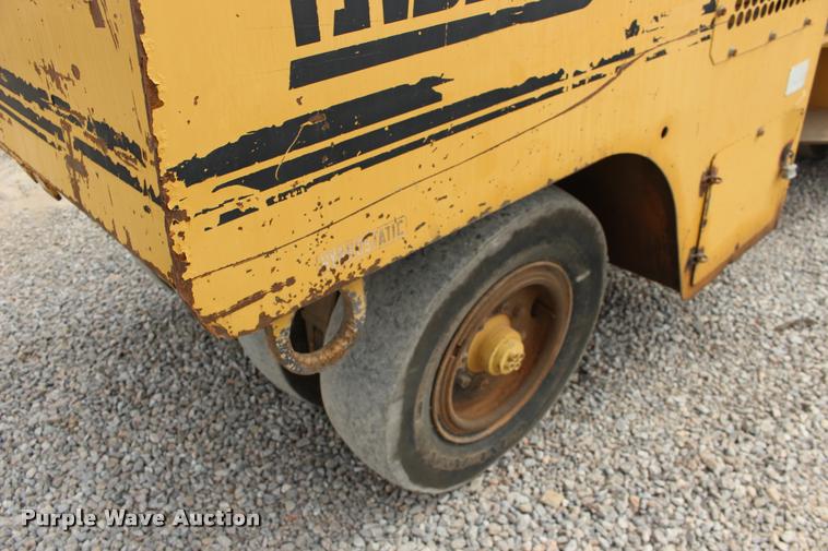 image for item DB0009 1995 Rosco TRU-PAC 915 pneumatic roller