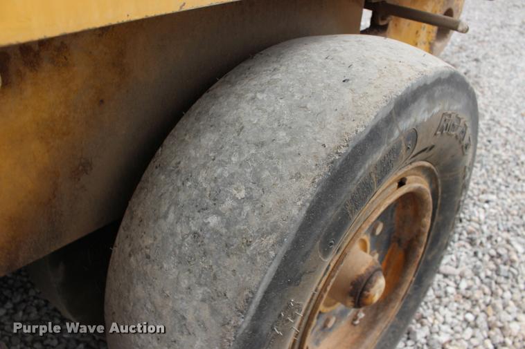 image for item DB0009 1995 Rosco TRU-PAC 915 pneumatic roller