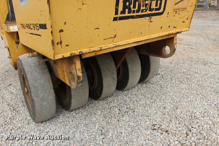 image for item DB0009 1995 Rosco TRU-PAC 915 pneumatic roller