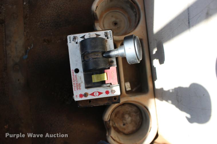 image for item DB0022 2006 Mack CHN613 semi truck