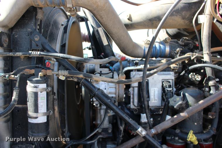 image for item DB0022 2006 Mack CHN613 semi truck