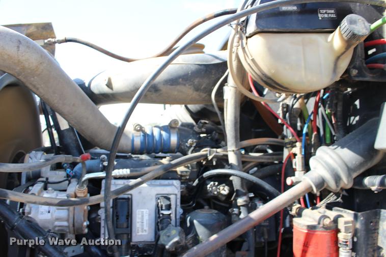 image for item DB0022 2006 Mack CHN613 semi truck