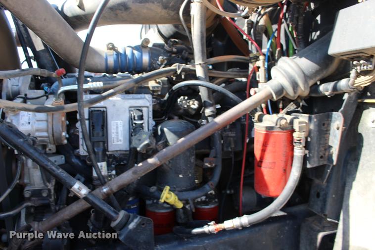 image for item DB0022 2006 Mack CHN613 semi truck