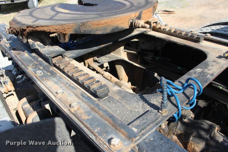 image for item DB0022 2006 Mack CHN613 semi truck