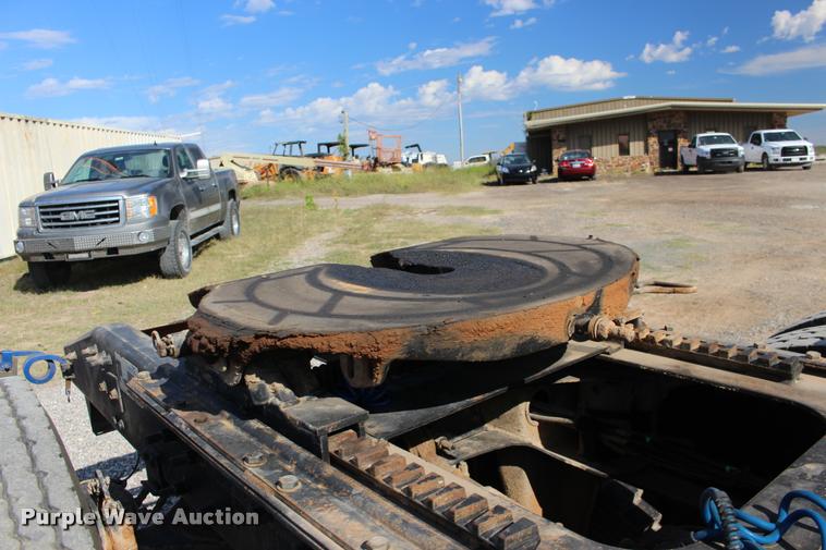 image for item DB0022 2006 Mack CHN613 semi truck