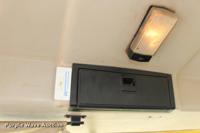 image for item DB0023 2006 Mack CHN613 semi truck