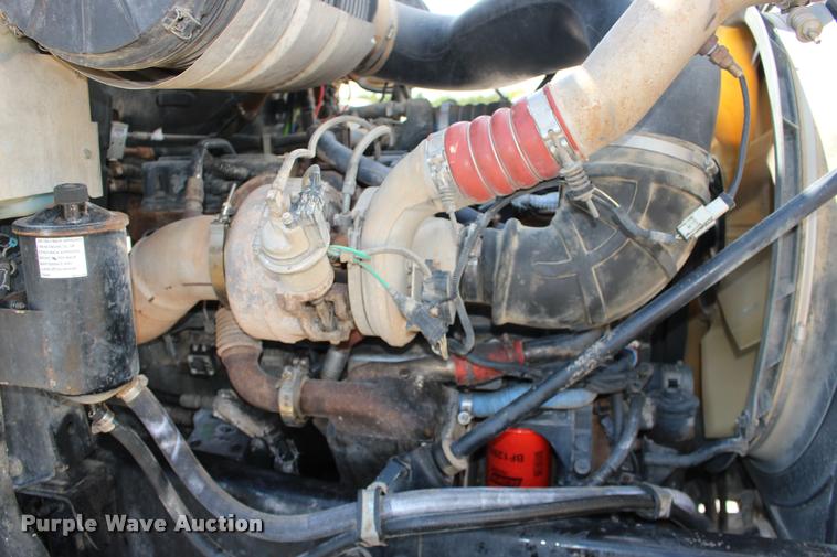 image for item DB0023 2006 Mack CHN613 semi truck