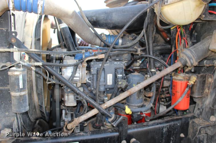 image for item DB0023 2006 Mack CHN613 semi truck