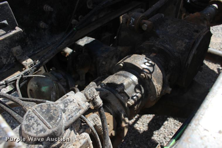 image for item DB0023 2006 Mack CHN613 semi truck