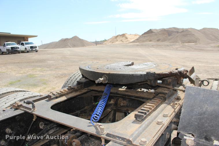 image for item DB0023 2006 Mack CHN613 semi truck