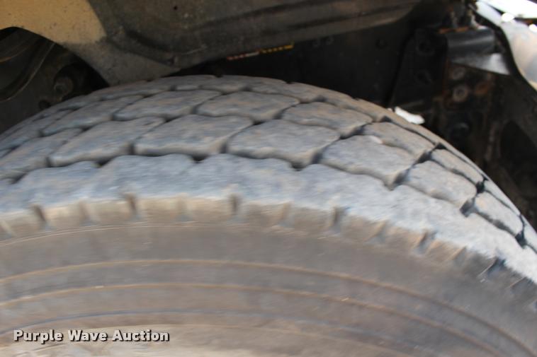 image for item DB0023 2006 Mack CHN613 semi truck