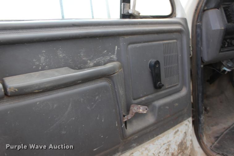 image for item DB0024 1996 Ford F800 box truck