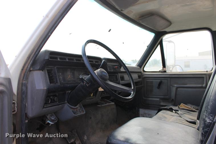 image for item DB0024 1996 Ford F800 box truck