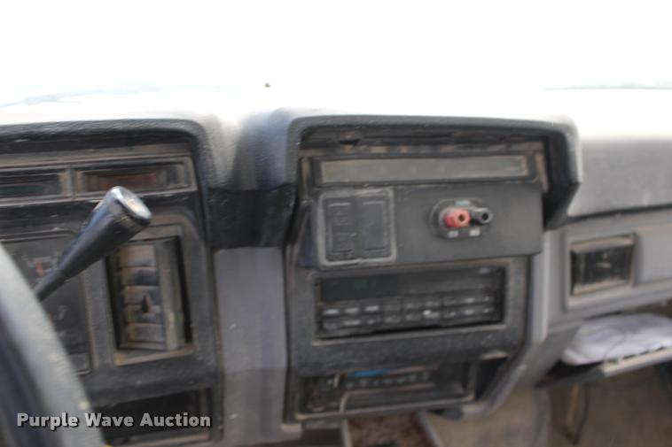 image for item DB0024 1996 Ford F800 box truck