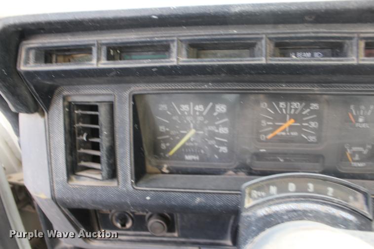 image for item DB0024 1996 Ford F800 box truck