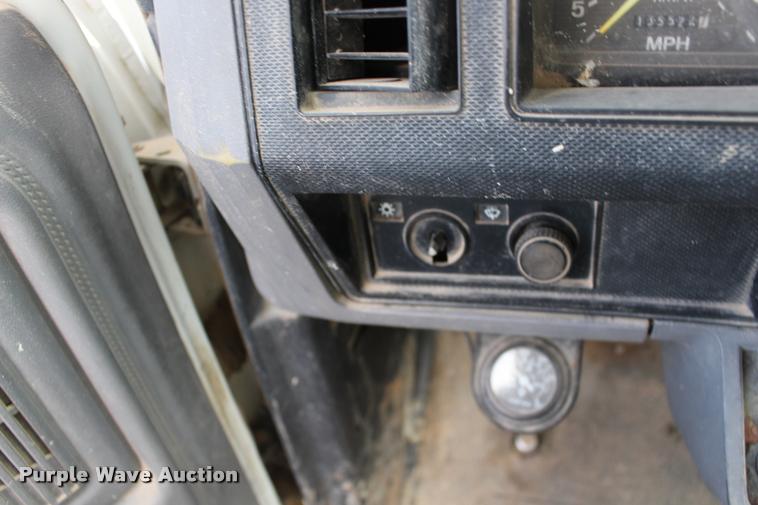 image for item DB0024 1996 Ford F800 box truck