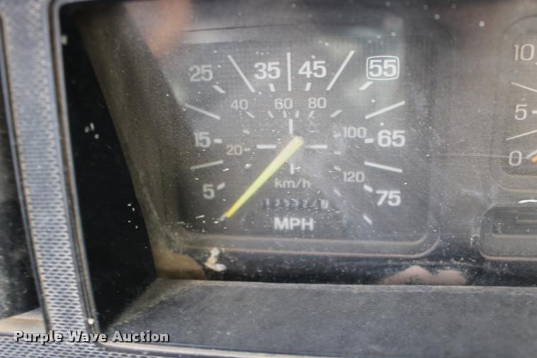 image for item DB0024 1996 Ford F800 box truck