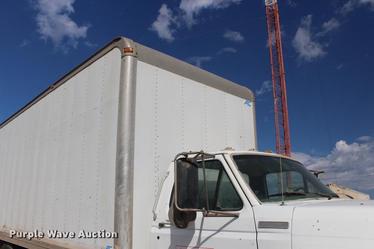 image for item DB0024 1996 Ford F800 box truck