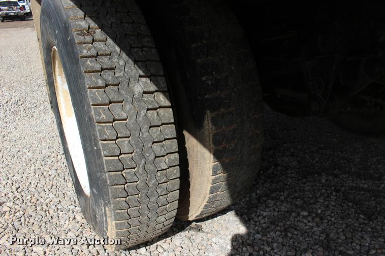 image for item DB0024 1996 Ford F800 box truck