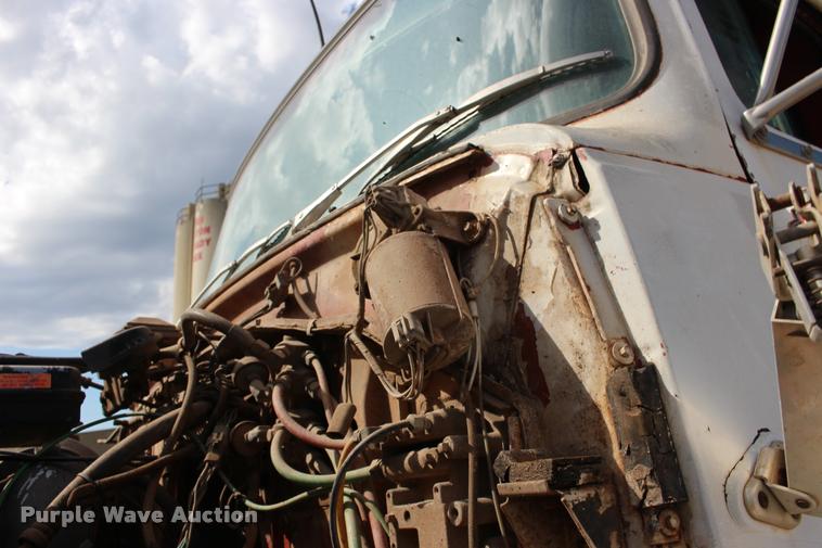 image for item DB0025 1990 Ford L8000 dump truck