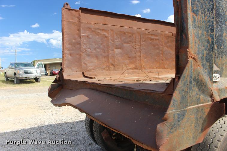 image for item DB0025 1990 Ford L8000 dump truck