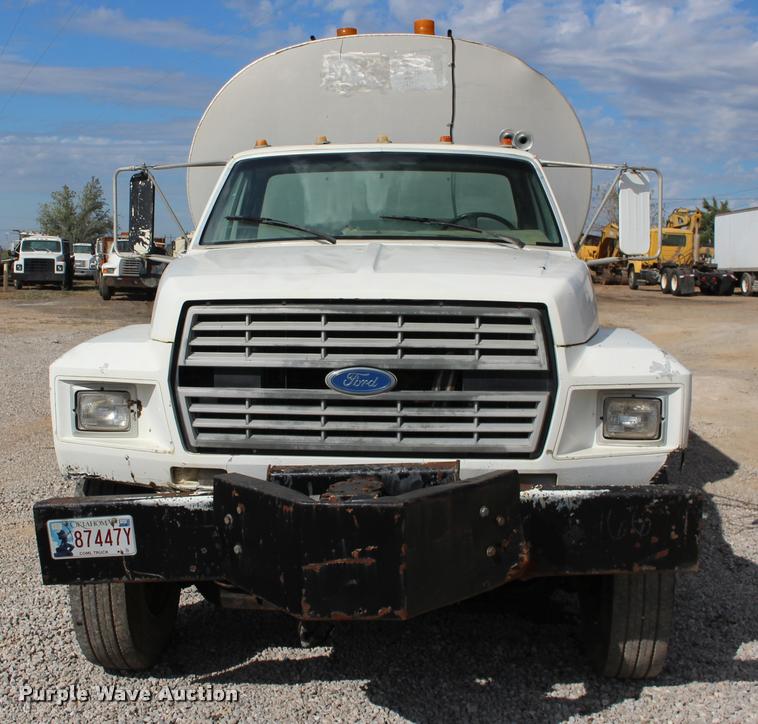image for item DB0026 1992 Ford F900 oil distributor truck