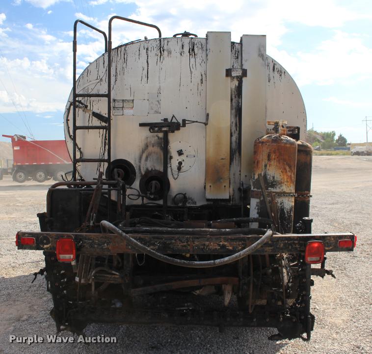 image for item DB0026 1992 Ford F900 oil distributor truck