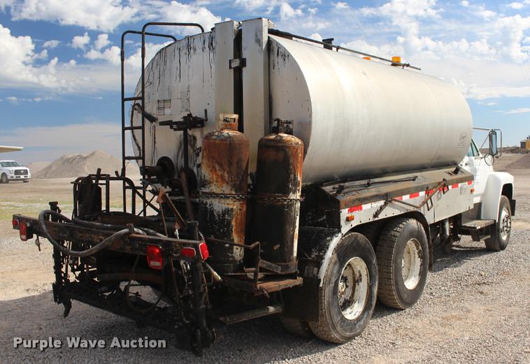 image for item DB0026 1992 Ford F900 oil distributor truck