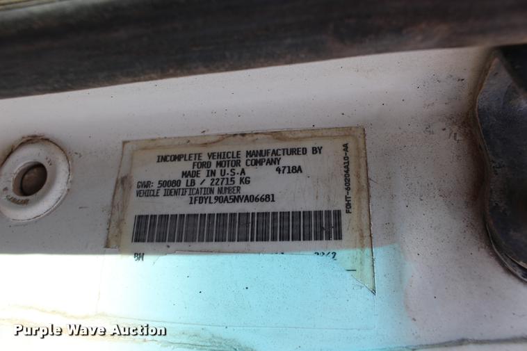 image for item DB0026 1992 Ford F900 oil distributor truck