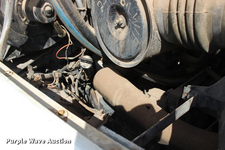 image for item DB0026 1992 Ford F900 oil distributor truck