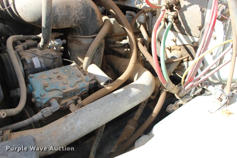 image for item DB0026 1992 Ford F900 oil distributor truck