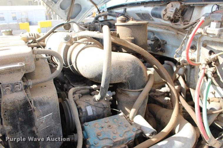 image for item DB0026 1992 Ford F900 oil distributor truck