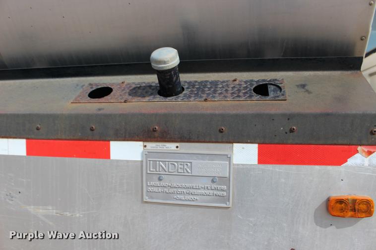 image for item DB0026 1992 Ford F900 oil distributor truck