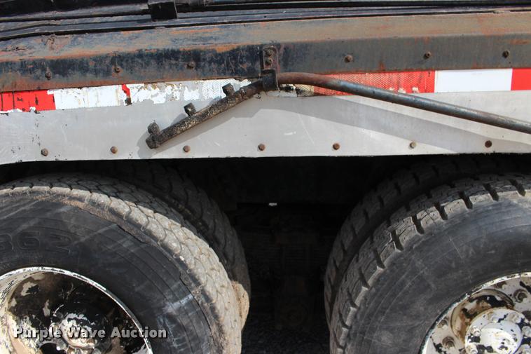 image for item DB0026 1992 Ford F900 oil distributor truck