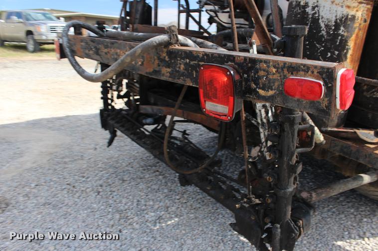 image for item DB0026 1992 Ford F900 oil distributor truck