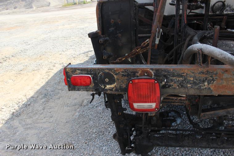 image for item DB0026 1992 Ford F900 oil distributor truck