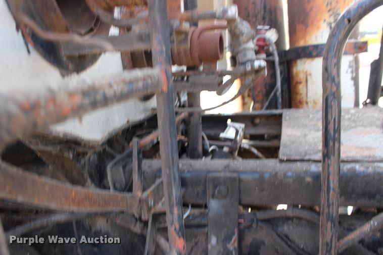 image for item DB0026 1992 Ford F900 oil distributor truck