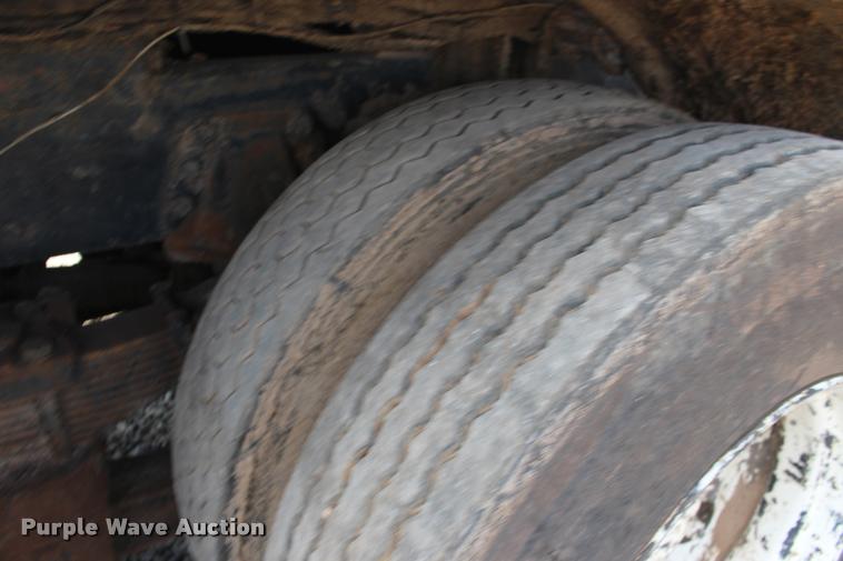 image for item DB0026 1992 Ford F900 oil distributor truck