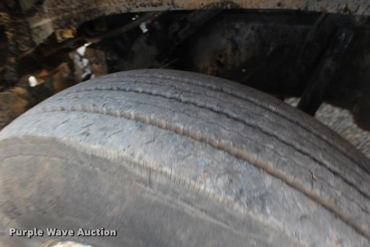 image for item DB0026 1992 Ford F900 oil distributor truck