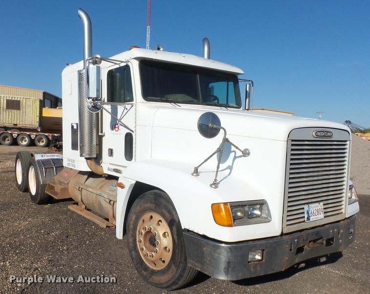 image for item DB0028 2000 Freightliner FLD semi truck