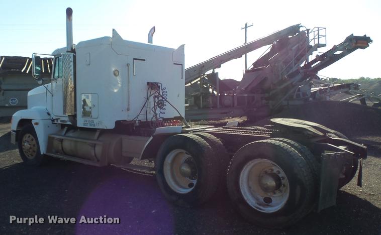 image for item DB0028 2000 Freightliner FLD semi truck