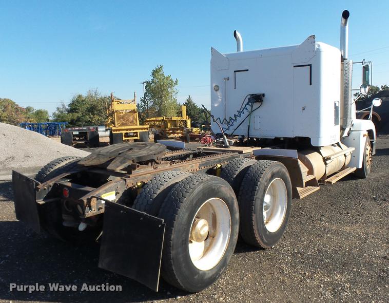 image for item DB0028 2000 Freightliner FLD semi truck