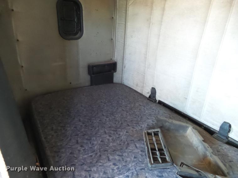 image for item DB0028 2000 Freightliner FLD semi truck