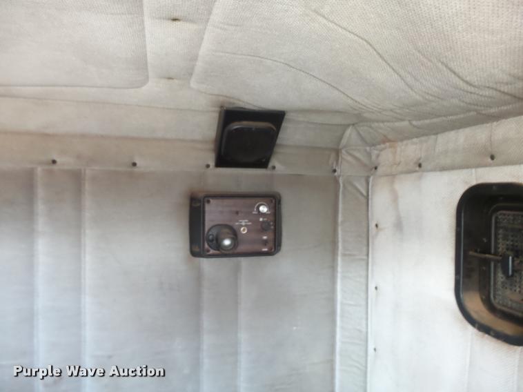 image for item DB0028 2000 Freightliner FLD semi truck